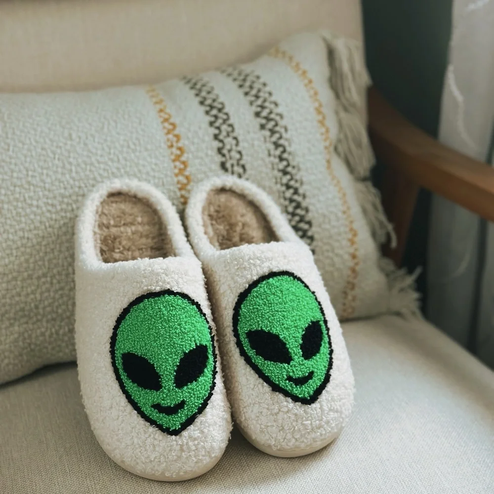 Manifesting Daydreams • Alien Face Sherpa Slippers - Picture 8 of 8
